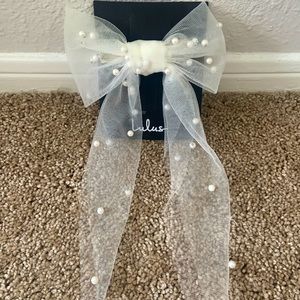 lulus lace and pearl bow